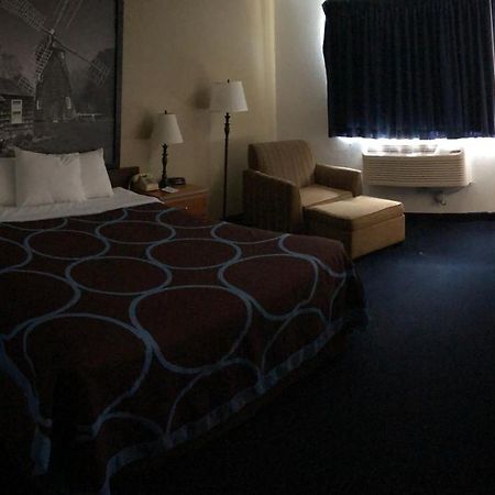 ซูเปอร์ 8 บาย วินด์แฮม มอนต์โกเมอรี เมย์บรูก Motel Montgomery ภายนอก รูปภาพ
