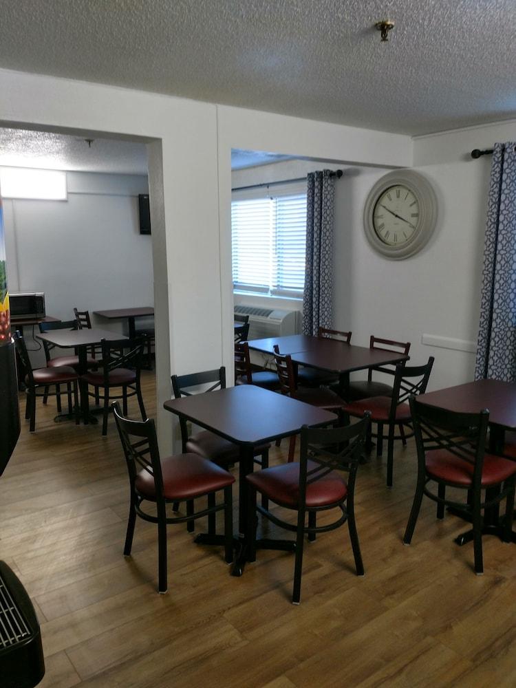 ซูเปอร์ 8 บาย วินด์แฮม มอนต์โกเมอรี เมย์บรูก Motel Montgomery ภายนอก รูปภาพ