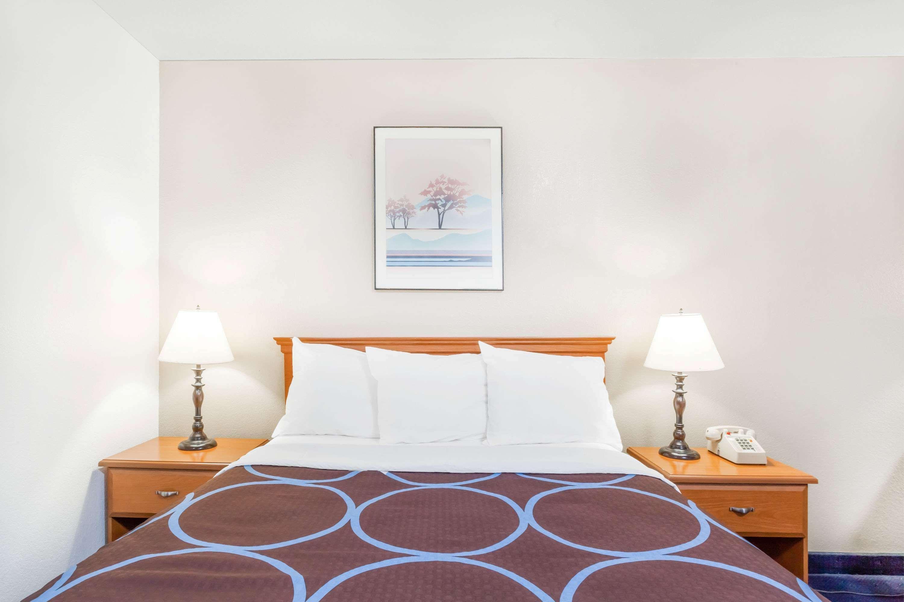 ซูเปอร์ 8 บาย วินด์แฮม มอนต์โกเมอรี เมย์บรูก Motel Montgomery ภายนอก รูปภาพ