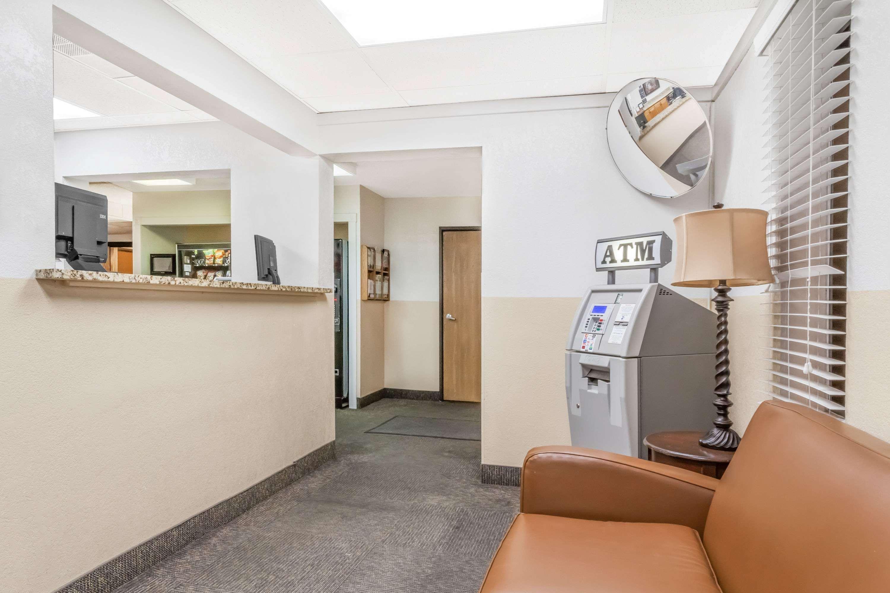 ซูเปอร์ 8 บาย วินด์แฮม มอนต์โกเมอรี เมย์บรูก Motel Montgomery ภายนอก รูปภาพ