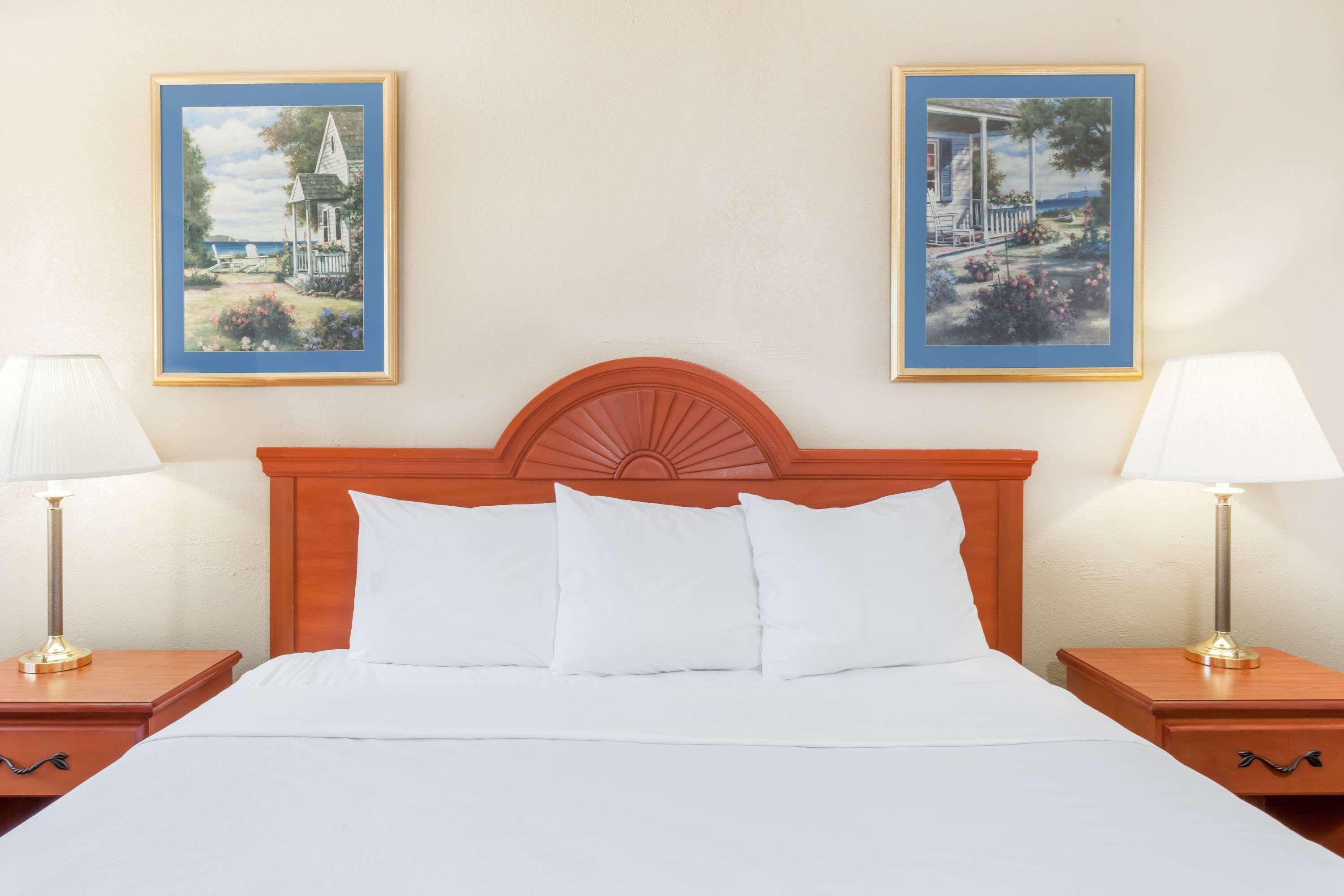 ซูเปอร์ 8 บาย วินด์แฮม มอนต์โกเมอรี เมย์บรูก Motel Montgomery ภายนอก รูปภาพ