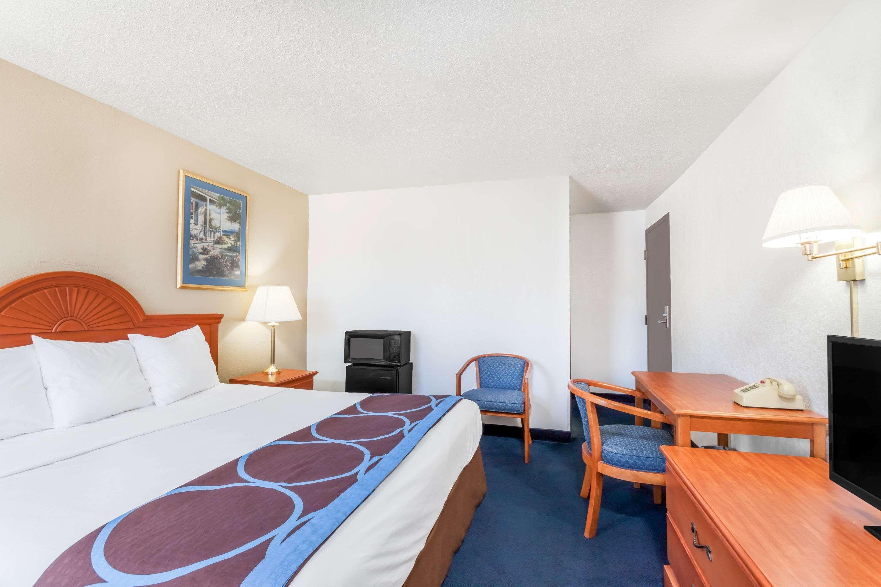 ซูเปอร์ 8 บาย วินด์แฮม มอนต์โกเมอรี เมย์บรูก Motel Montgomery ภายนอก รูปภาพ