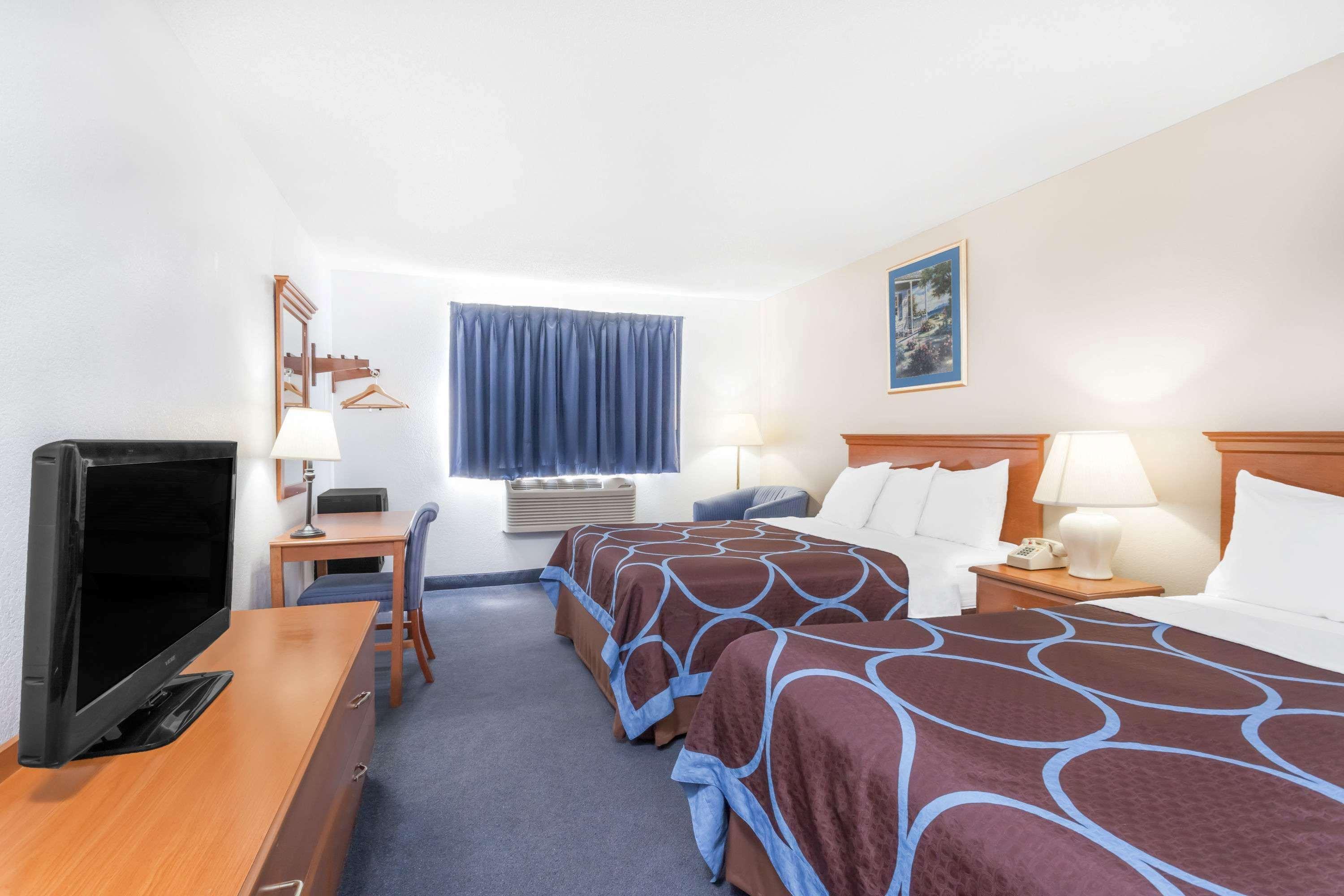 ซูเปอร์ 8 บาย วินด์แฮม มอนต์โกเมอรี เมย์บรูก Motel Montgomery ภายนอก รูปภาพ
