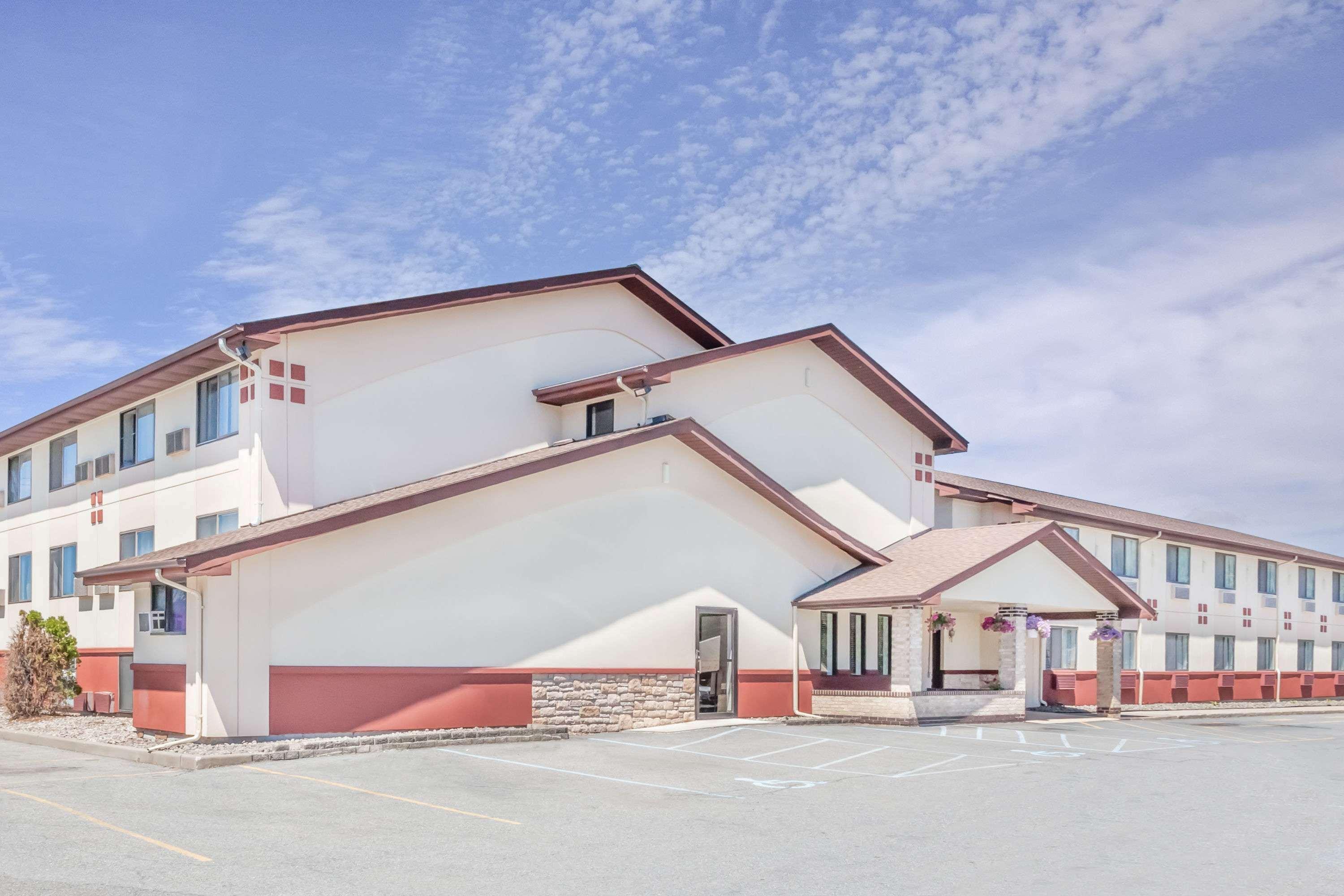 ซูเปอร์ 8 บาย วินด์แฮม มอนต์โกเมอรี เมย์บรูก Motel Montgomery ภายนอก รูปภาพ