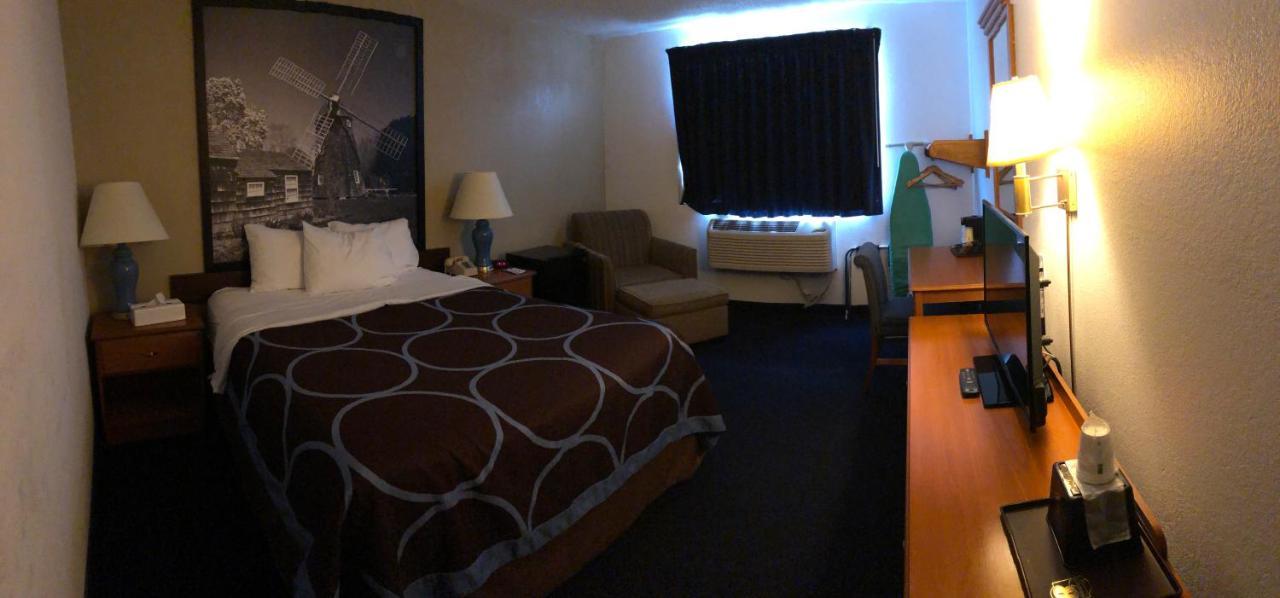 ซูเปอร์ 8 บาย วินด์แฮม มอนต์โกเมอรี เมย์บรูก Motel Montgomery ภายนอก รูปภาพ
