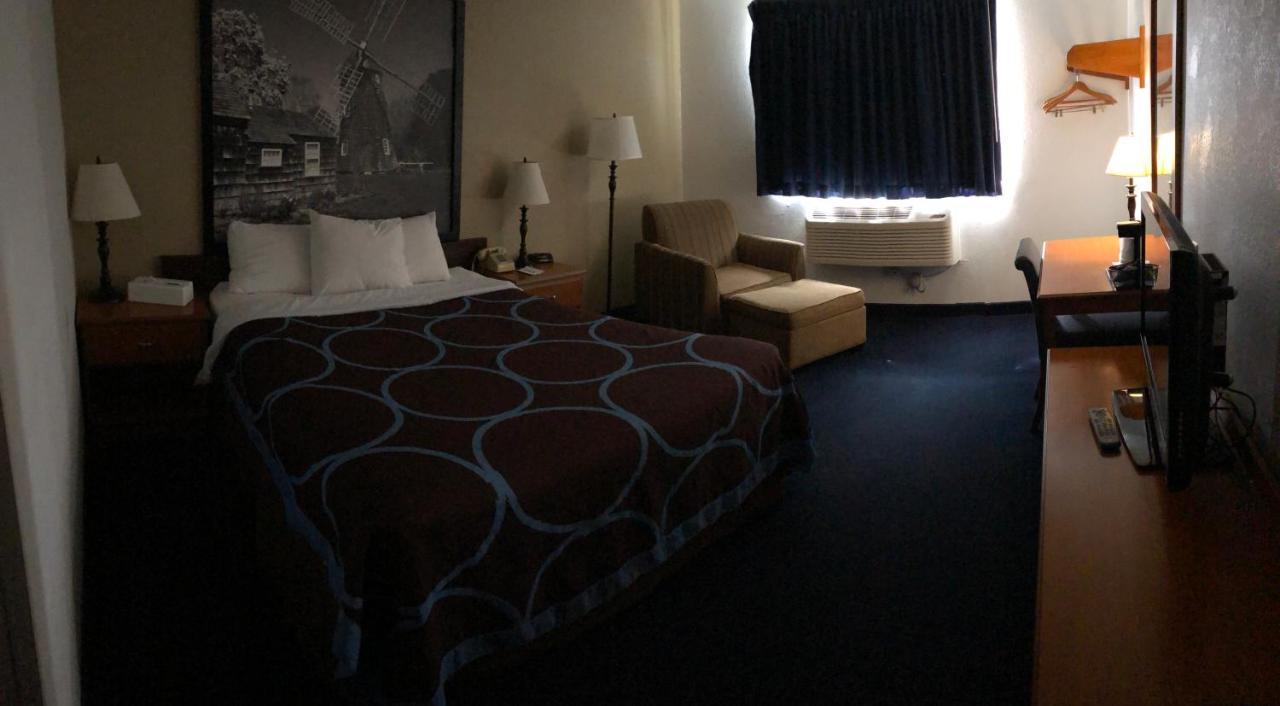 ซูเปอร์ 8 บาย วินด์แฮม มอนต์โกเมอรี เมย์บรูก Motel Montgomery ภายนอก รูปภาพ